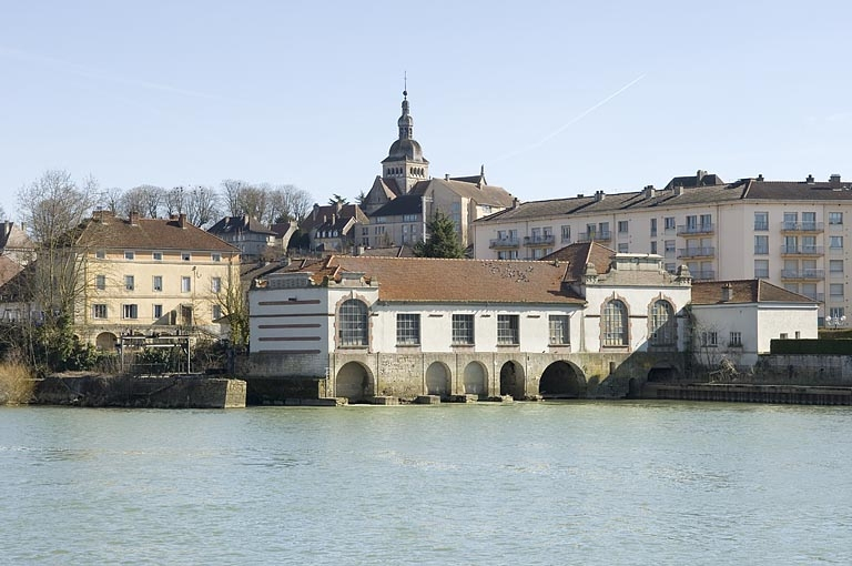 Vue d'ensemble depuis le nord-ouest. © Région Bourgogne-Franche-Comté, Inventaire du patrimoine Vue d'ensemble depuis le nord-ouest. © Région Bourgogne-Franche-Comté, Inventaire du patrimoine