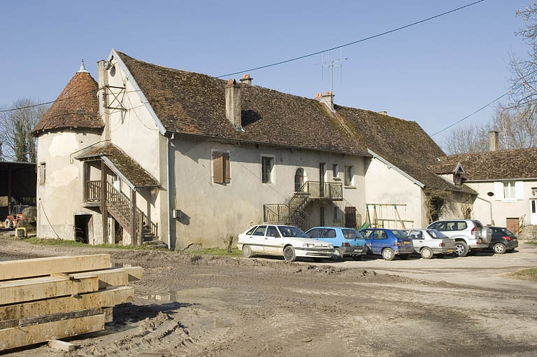Logis sud. Vue de trois quarts. © Région Bourgogne-Franche-Comté, Inventaire du patrimoine