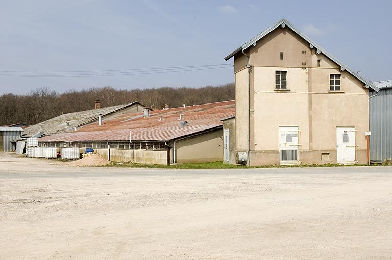 Atelier de fabrication et transformateur depuis la cour sud. © Région Bourgogne-Franche-Comté, Inventaire du patrimoine