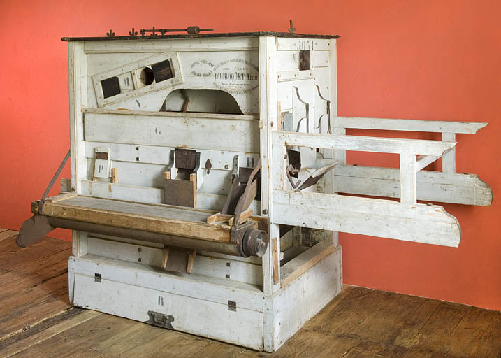 Nettoyeur-dépoussiéreur à grains. Vue de trois quarts. © Région Bourgogne-Franche-Comté, Inventaire du patrimoine