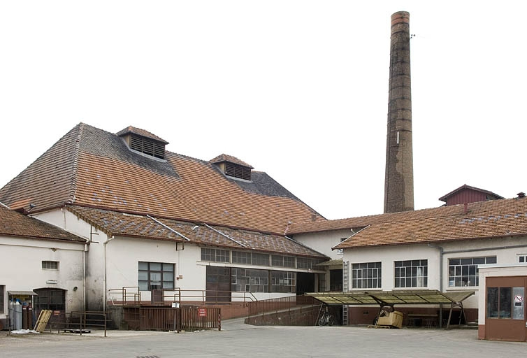 Atelier des fours vu de trois quarts. © Région Bourgogne-Franche-Comté, Inventaire du patrimoine Atelier des fours vu de trois quarts. © Région Bourgogne-Franche-Comté, Inventaire du patrimoine