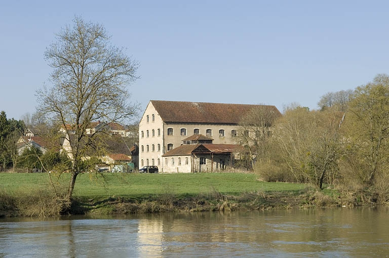 L'atelier de fabrication est depuis la rive gauche de la Saône. © Région Bourgogne-Franche-Comté, Inventaire du patrimoine