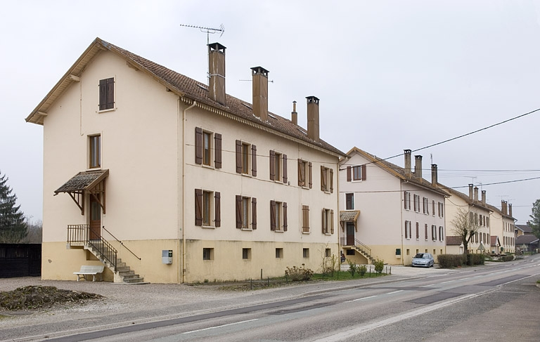 La cité ouvrière vue depuis la rue. © Région Bourgogne-Franche-Comté, Inventaire du patrimoine