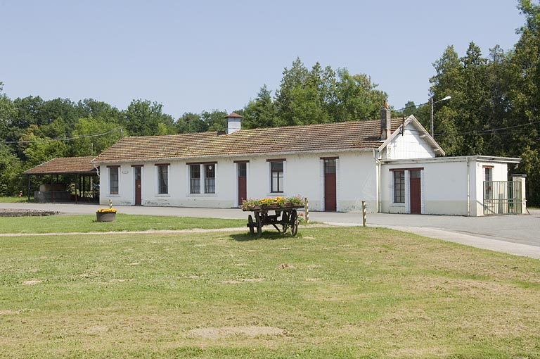Entrepôt industriel vu de trois quarts. © Région Bourgogne-Franche-Comté, Inventaire du patrimoine