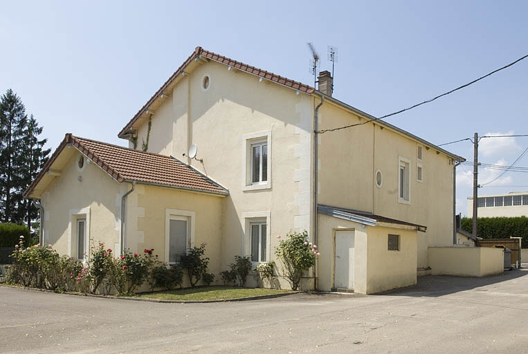 Logement (ancien bureau) vu de trois quarts arrière. © Région Bourgogne-Franche-Comté, Inventaire du patrimoine
