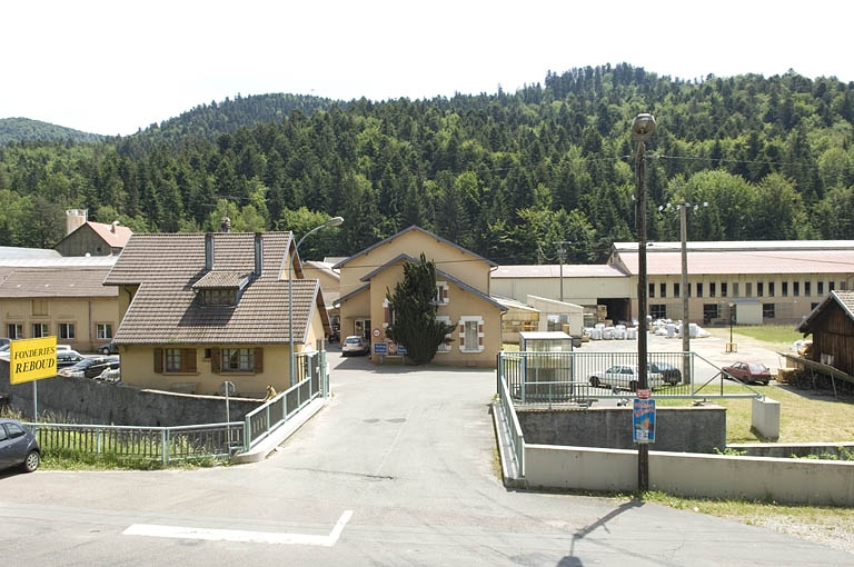 Vue d'ensemble depuis le nord-ouest. © Région Bourgogne-Franche-Comté, Inventaire du patrimoine