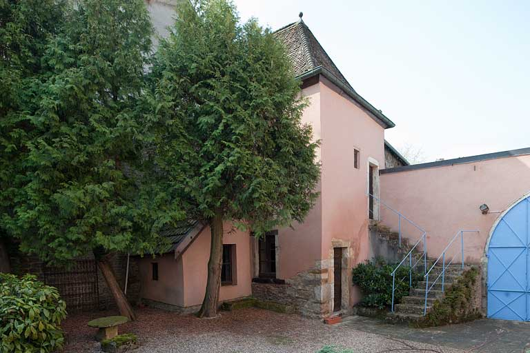 Vue générale du pavillon situé à droite de l'entrée. © Région Bourgogne-Franche-Comté, Inventaire du patrimoine