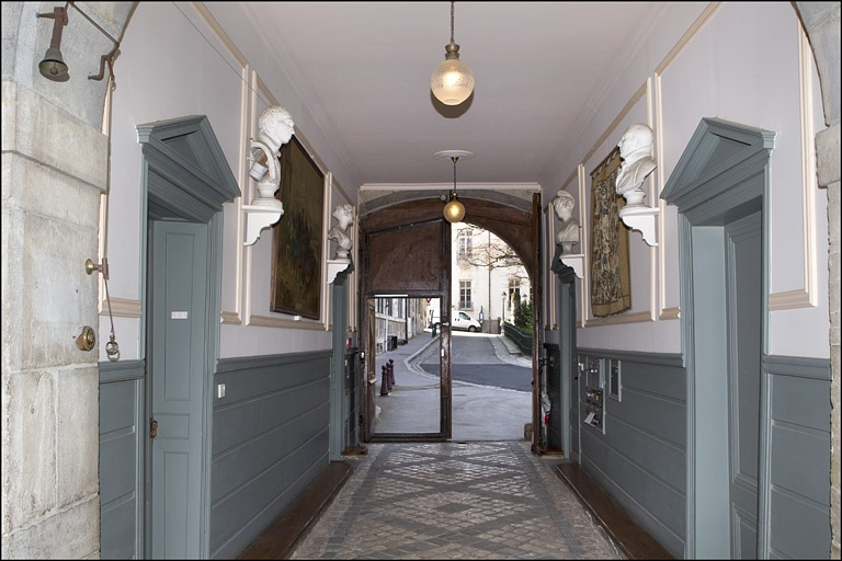 Vue du passage cocher depuis la cour. © Région Bourgogne-Franche-Comté, Inventaire du Patrimoine