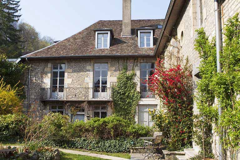 Vue d'ensemble de l'aile sur jardin du logis principal. © Région Bourgogne-Franche-Comté, Inventaire du Patrimoine