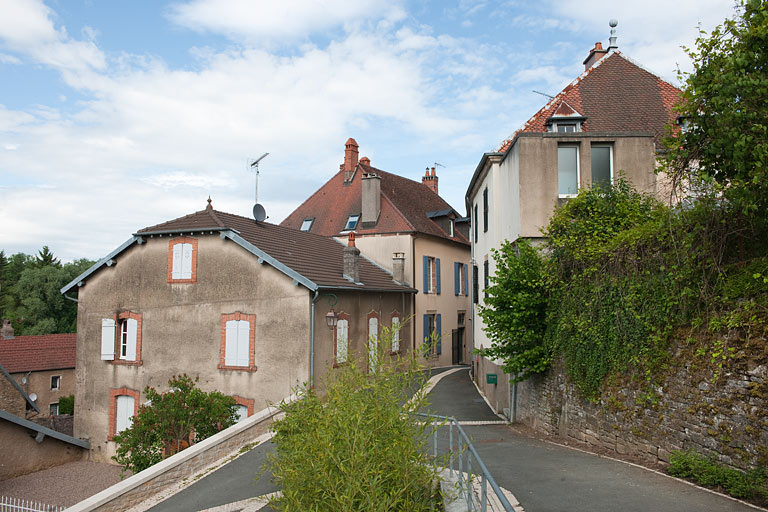 Vue générale depuis la rue de la Traverse. © Région Bourgogne-Franche-Comté, Inventaire du patrimoine