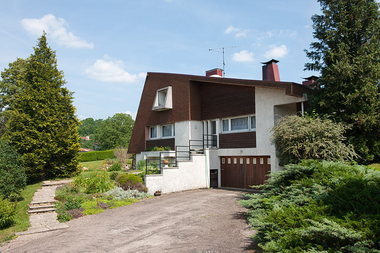 Vue générale de la façade antérieure, route de Besançon. © Région Bourgogne-Franche-Comté, Inventaire du patrimoine
