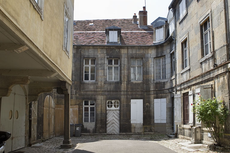 Logis principal : détail de l'aile en fond de cour. © Région Bourgogne-Franche-Comté, Inventaire du Patrimoine