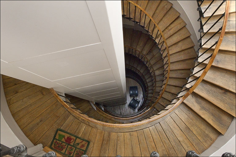 Intérieur : vue plongeante de l'escalier. © Région Bourgogne-Franche-Comté, Inventaire du Patrimoine