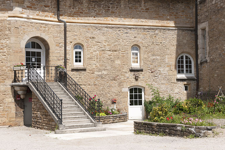 Bâtiment (C), escalier côté cour. © Région Bourgogne-Franche-Comté, Inventaire du patrimoine
