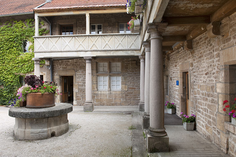 Demeure de Philibert de Molans (F), vue de la galerie couverte. © Région Bourgogne-Franche-Comté, Inventaire du patrimoine