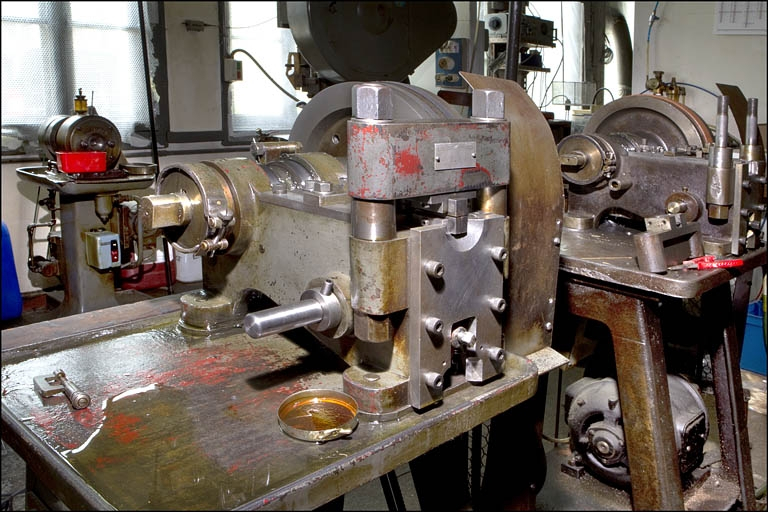 Vue rapprochée de la première machine en entrant. © Région Bourgogne-Franche-Comté, Inventaire du patrimoine