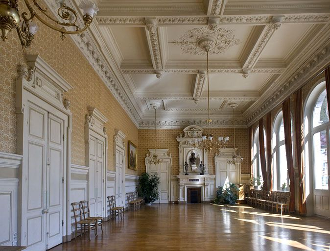 Salon d'honneur : vue d'ensemble, depuis l'extrémité ouest. © Région Bourgogne-Franche-Comté, Inventaire du patrimoine Salon d'honneur : vue d'ensemble, depuis l'extrémité ouest. © Région Bourgogne-Franche-Comté, Inventaire du patrimoine