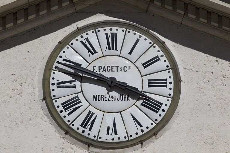 Cadran de l'horloge F. Paget et Cie. © Région Bourgogne-Franche-Comté, Inventaire du patrimoine Cadran de l'horloge F. Paget et Cie. © Région Bourgogne-Franche-Comté, Inventaire du patrimoine