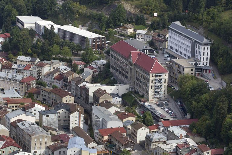 Vue d'ensemble plongeante, depuis le belvédère du Béchet au sud. © Région Bourgogne-Franche-Comté, Inventaire du patrimoine Vue d'ensemble plongeante, depuis le belvédère du Béchet au sud. © Région Bourgogne-Franche-Comté, Inventaire du patrimoine