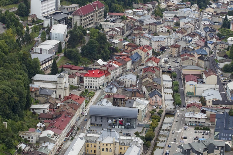 Vue d'ensemble plongeante sur le quartier du musée, depuis le nord-ouest. © Région Bourgogne-Franche-Comté, Inventaire du patrimoine Vue d'ensemble plongeante sur le quartier du musée, depuis le nord-ouest. © Région Bourgogne-Franche-Comté, Inventaire du patrimoine