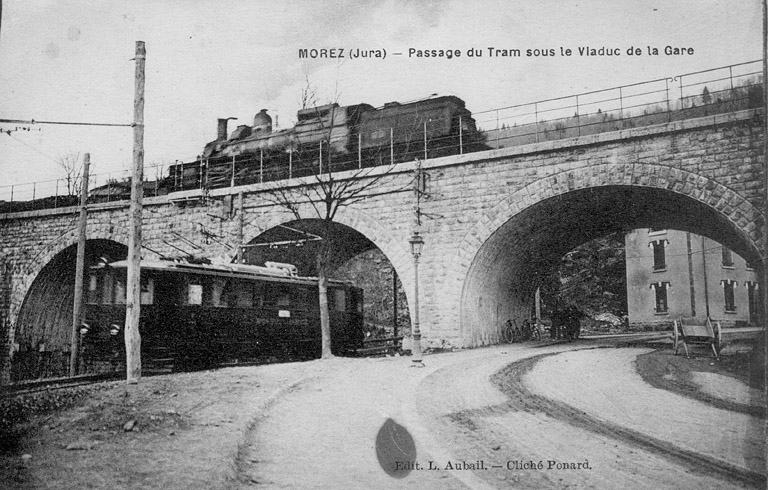 Morez (Jura) - Passage du Tram sous le Viaduc de la Gare, 2e quart 20e siècle. © Région Bourgogne-Franche-Comté, Inventaire du patrimoine Morez (Jura) - Passage du Tram sous le Viaduc de la Gare, 2e quart 20e siècle. © Région Bourgogne-Franche-Comté, Inventaire du patrimoine