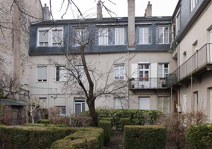 Logis principal : façade postérieure donnant sur la deuxième cour et le jardin. © Région Bourgogne-Franche-Comté, Inventaire du Patrimoine