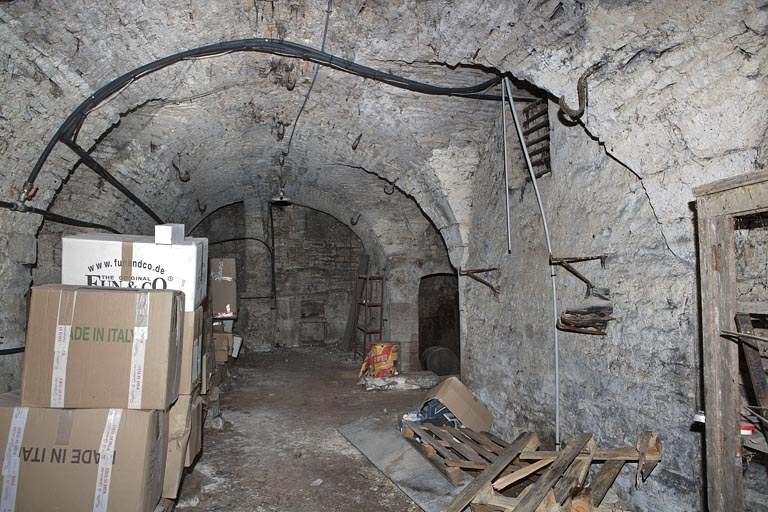 Logis principal, sous-sol : cave A depuis l'entrée. © Région Bourgogne-Franche-Comté, Inventaire du Patrimoine