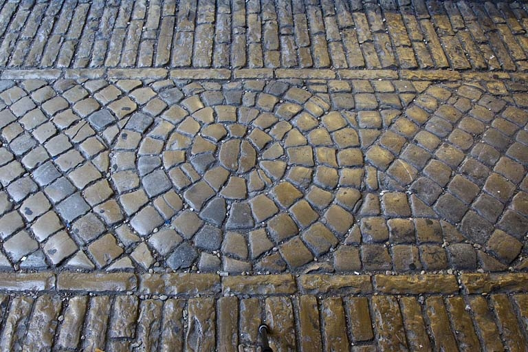 Premier passage cocher : détail du décor du sol. © Région Bourgogne-Franche-Comté, Inventaire du Patrimoine