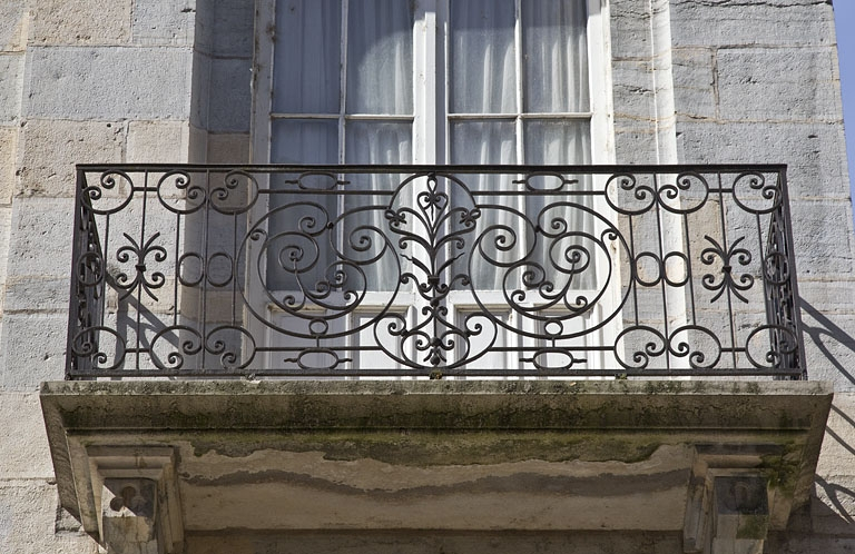 Logis principal : détail d'un balcon en ferronnerie. © Région Bourgogne-Franche-Comté, Inventaire du Patrimoine