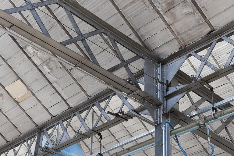 Atelier de fabrication des pompes. Détail des poutrelles de la charpente métallique. © Région Bourgogne-Franche-Comté, Inventaire du patrimoine