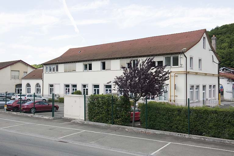 Façade ouest du bureau d'études. © Région Bourgogne-Franche-Comté, Inventaire du patrimoine Façade ouest du bureau d'études. © Région Bourgogne-Franche-Comté, Inventaire du patrimoine