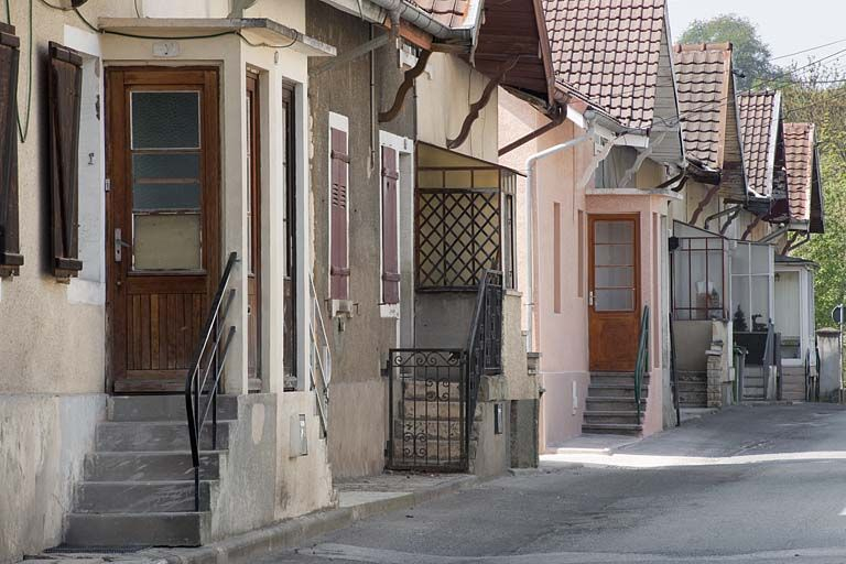 Vue rapprochée des façades antérieures. © Région Bourgogne-Franche-Comté, Inventaire du patrimoine