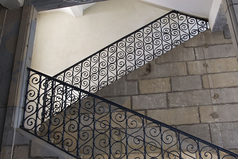 Logis principal, intérieur, escalier : détail de la rampe en ferronnerie. © Région Bourgogne-Franche-Comté, Inventaire du Patrimoine