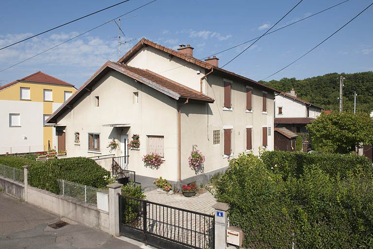Habitation à 2-3 logements vue de trois quarts. © Région Bourgogne-Franche-Comté, Inventaire du patrimoine