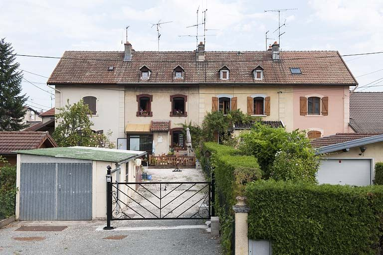 Habitation à 8 logements. Vue de face. © Région Bourgogne-Franche-Comté, Inventaire du patrimoine