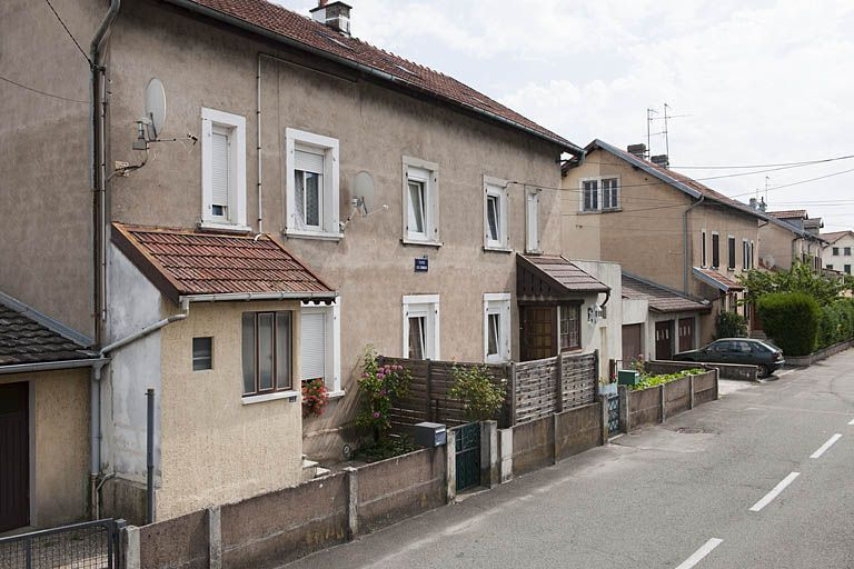 Alignement d'habitations à 4 logements. © Région Bourgogne-Franche-Comté, Inventaire du patrimoine