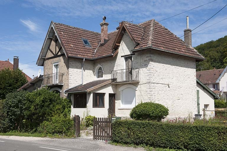 Maison de contremaîtres vue de trois quarts. © Région Bourgogne-Franche-Comté, Inventaire du patrimoine