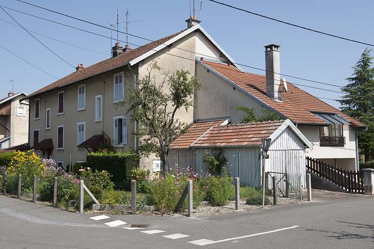 Habitation vue de trois quarts droite. © Région Bourgogne-Franche-Comté, Inventaire du patrimoine
