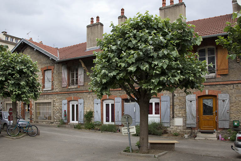 Atelier en pierre au n° 14B : façade antérieure, de trois quarts droite. © Région Bourgogne-Franche-Comté, Inventaire du patrimoine