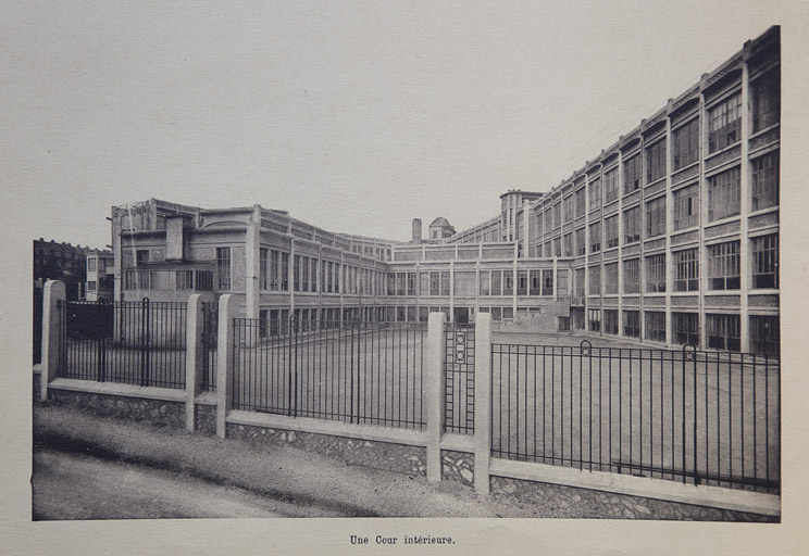 Ecole nationale de Besançon. Une cour intérieure, 1933 ? © Région Bourgogne-Franche-Comté, Inventaire du patrimoine Ecole nationale de Besançon. Une cour intérieure, 1933 ? © Région Bourgogne-Franche-Comté, Inventaire du patrimoine