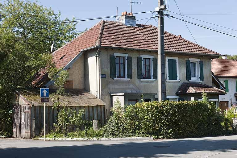 Maison vue de trois quarts droite. © Région Bourgogne-Franche-Comté, Inventaire du patrimoine