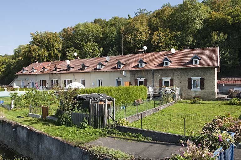 Logement nord (caserne A) depuis l'ouest. © Région Bourgogne-Franche-Comté, Inventaire du patrimoine Logement nord (caserne A) depuis l'ouest. © Région Bourgogne-Franche-Comté, Inventaire du patrimoine