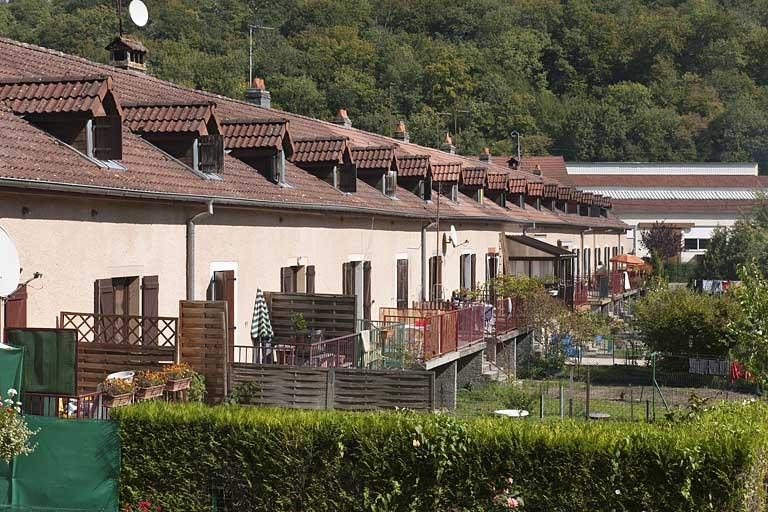 Caserne F. Façade postérieure vue depuis le sud-ouest. © Région Bourgogne-Franche-Comté, Inventaire du patrimoine
