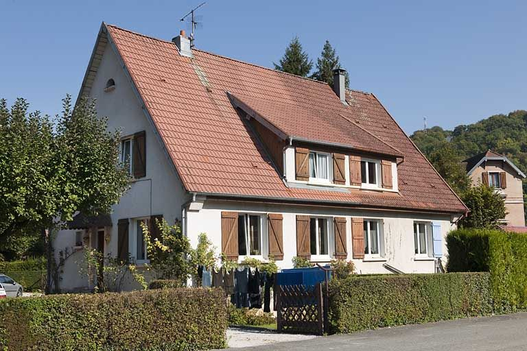 Maison jumelée. Vue de trois quarts gauche. © Région Bourgogne-Franche-Comté, Inventaire du patrimoine