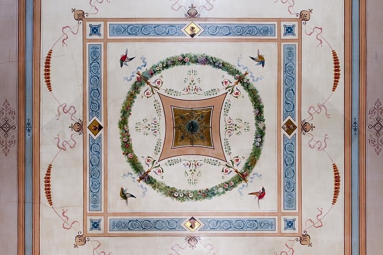 Logis principal, intérieur, salon : détail du plafond peint. © Région Bourgogne-Franche-Comté, Inventaire du Patrimoine