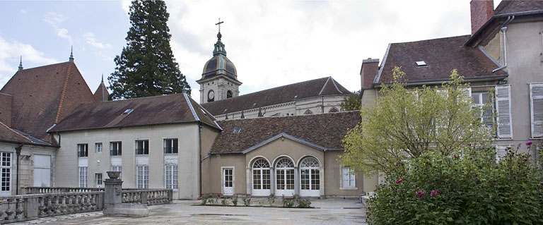 Orangerie : vue d'ensemble éloignée, de face. © Région Bourgogne-Franche-Comté, Inventaire du Patrimoine