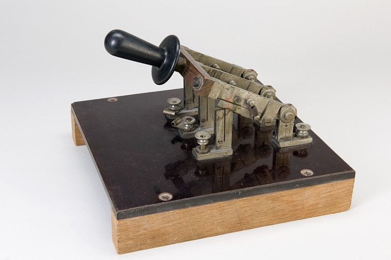 L'interrupteur fermé. © Région Bourgogne-Franche-Comté, Inventaire du patrimoine