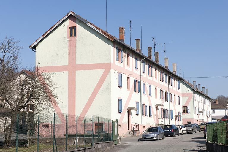 Vue d'ensemble depuis le sud-ouest. © Région Bourgogne-Franche-Comté, Inventaire du patrimoine Vue d'ensemble depuis le sud-ouest. © Région Bourgogne-Franche-Comté, Inventaire du patrimoine