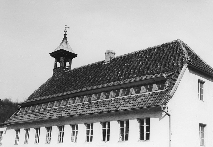 Toiture de l'atelier de fabrication est en 1980. © Région Bourgogne-Franche-Comté, Inventaire du patrimoine Toiture de l'atelier de fabrication est en 1980. © Région Bourgogne-Franche-Comté, Inventaire du patrimoine