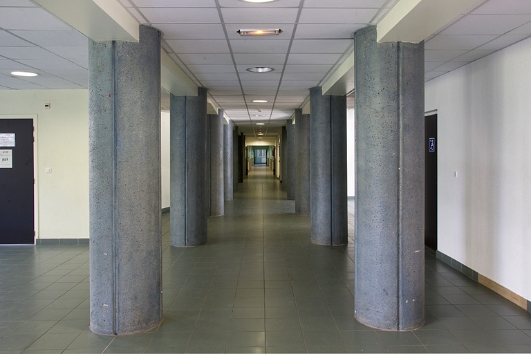 Bâtiment de l'infirmerie : colonnes. © Région Bourgogne-Franche-Comté, Inventaire du patrimoine